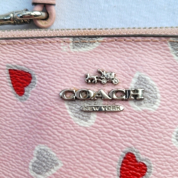 Coach Wristlet 💕 - Picture 8 of 8